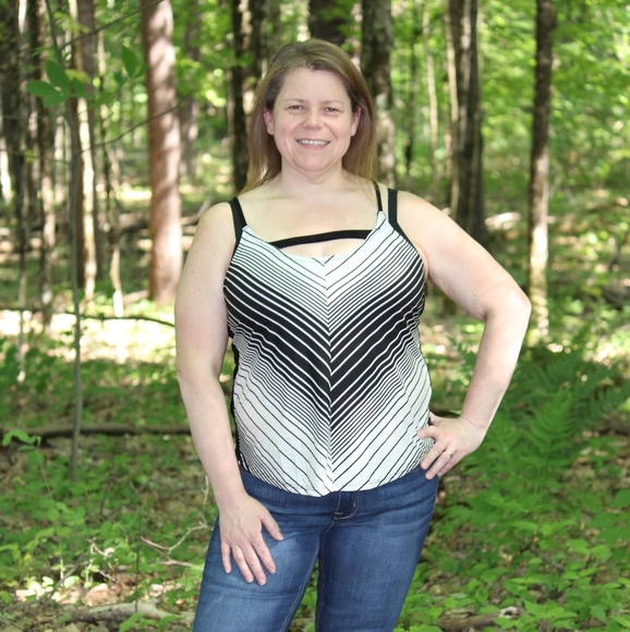 Meet your Posher JoAnne - Picture 2 of 2